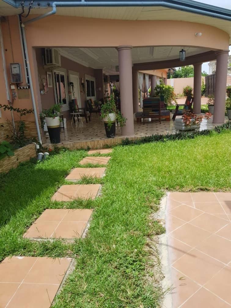 Nana Adu Guest House Koforidua Экстерьер фото